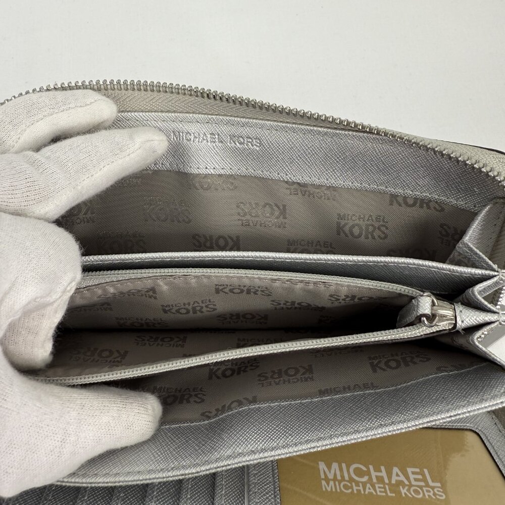 MK Michael Kors Jet Set Travel Continental Wristlet/Wallet Silver - Picture 2 of 9